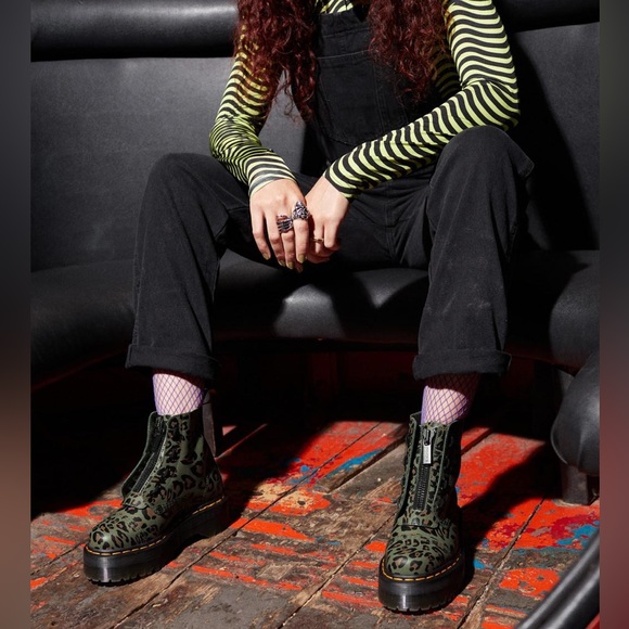 DR. MARTENS SINCLAIR PLATFORM BOOTS - Picture 15 of 15